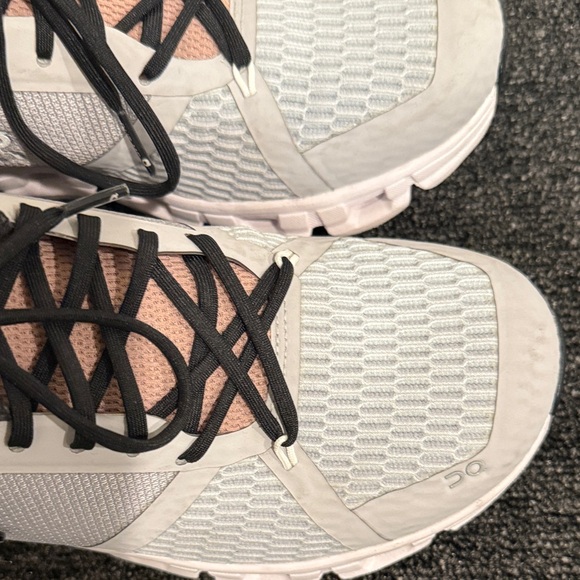 On Running Women's Sneakers - White and pink - Picture 4 of 12